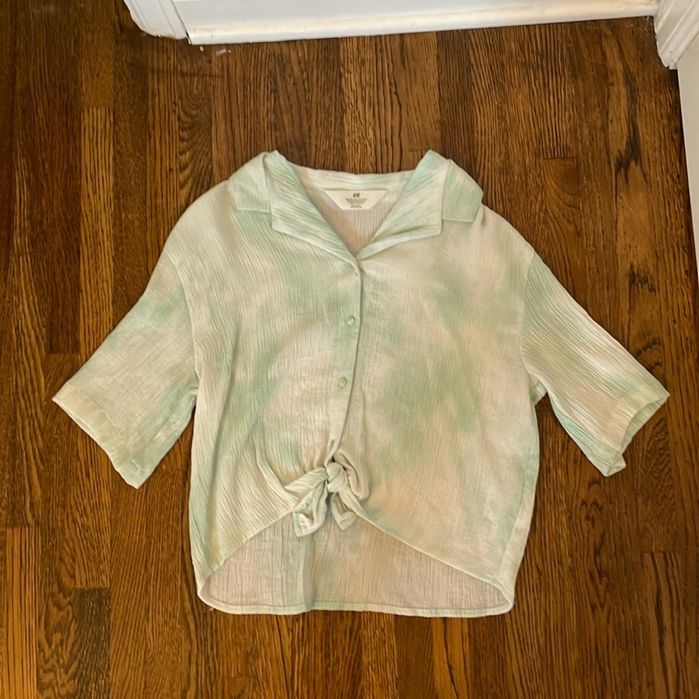 H&M button-down T-shirt